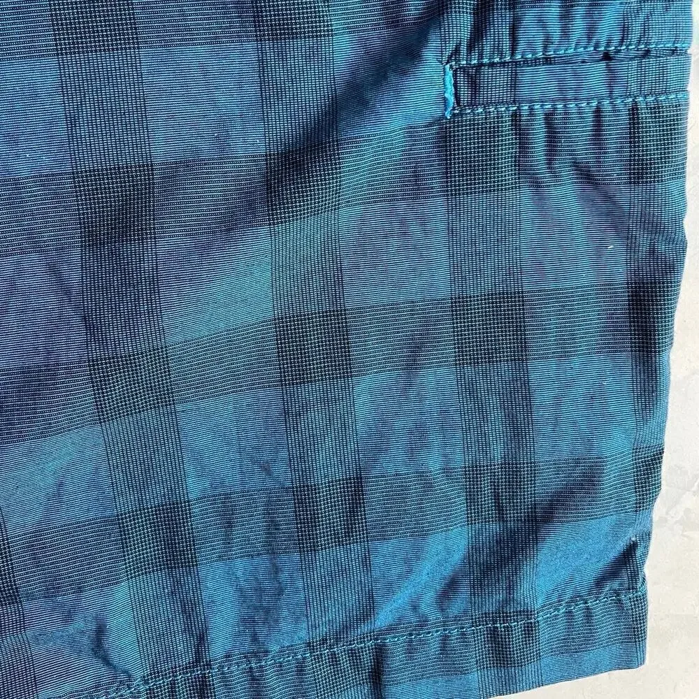 The North Face Shorts Mens Size 40 Blue Plaid Relaxed Fit Hiking Cargo Pockets